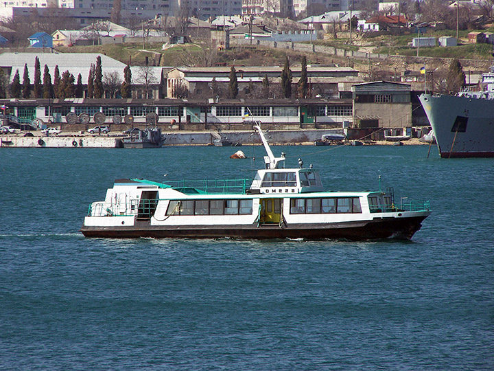 Пассажирский катер "Омега" в Севастопольской бухте