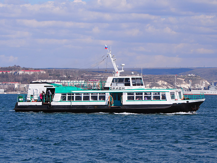 Пассажирский катер "Орион" в Севастопольской бухте