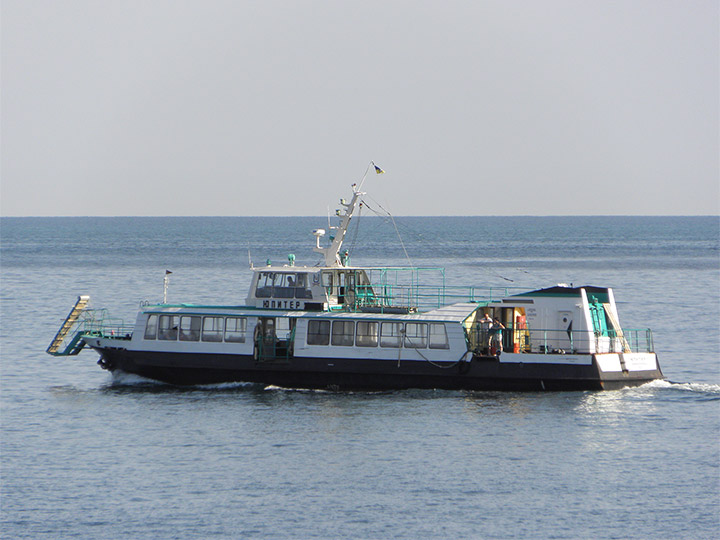 Пассажирский катер "Юпитер" выходит в море из Севастополя